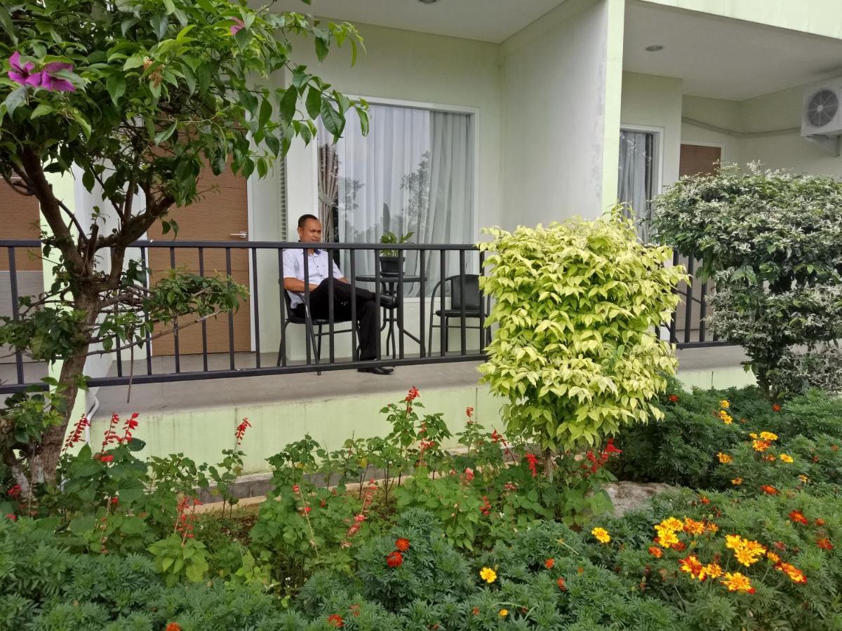 Graha Widjaja Hotel Puncak Exterior photo