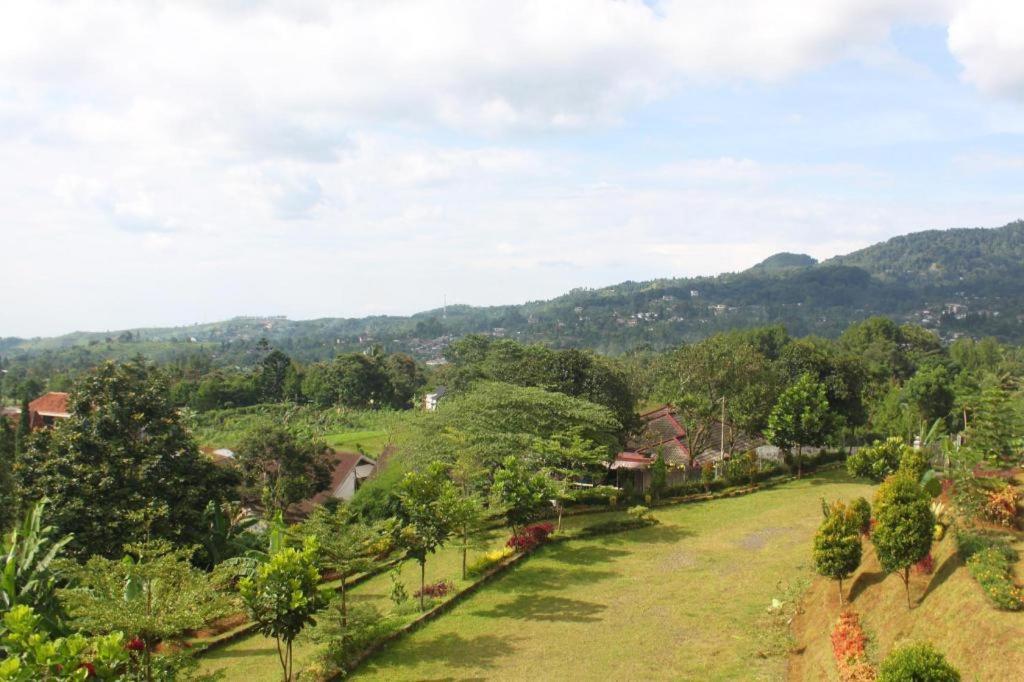 Graha Widjaja Hotel Puncak Exterior photo